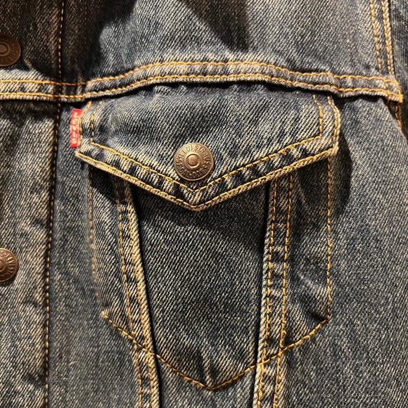 Levi’s Sherpa Lined Jean Jacket - Picture 4 of 4